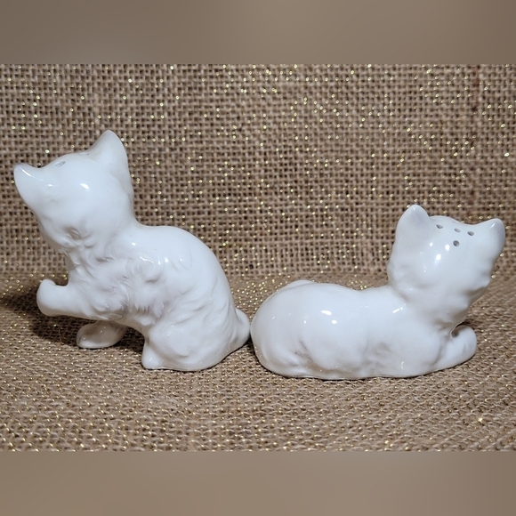 Vintage White Cat Salt & Pepper Shaker Set Original Cork Stopper Japan Japanese - Picture 3 of 7